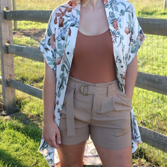 High Rise Belted Shorts - Picture 9 of 12